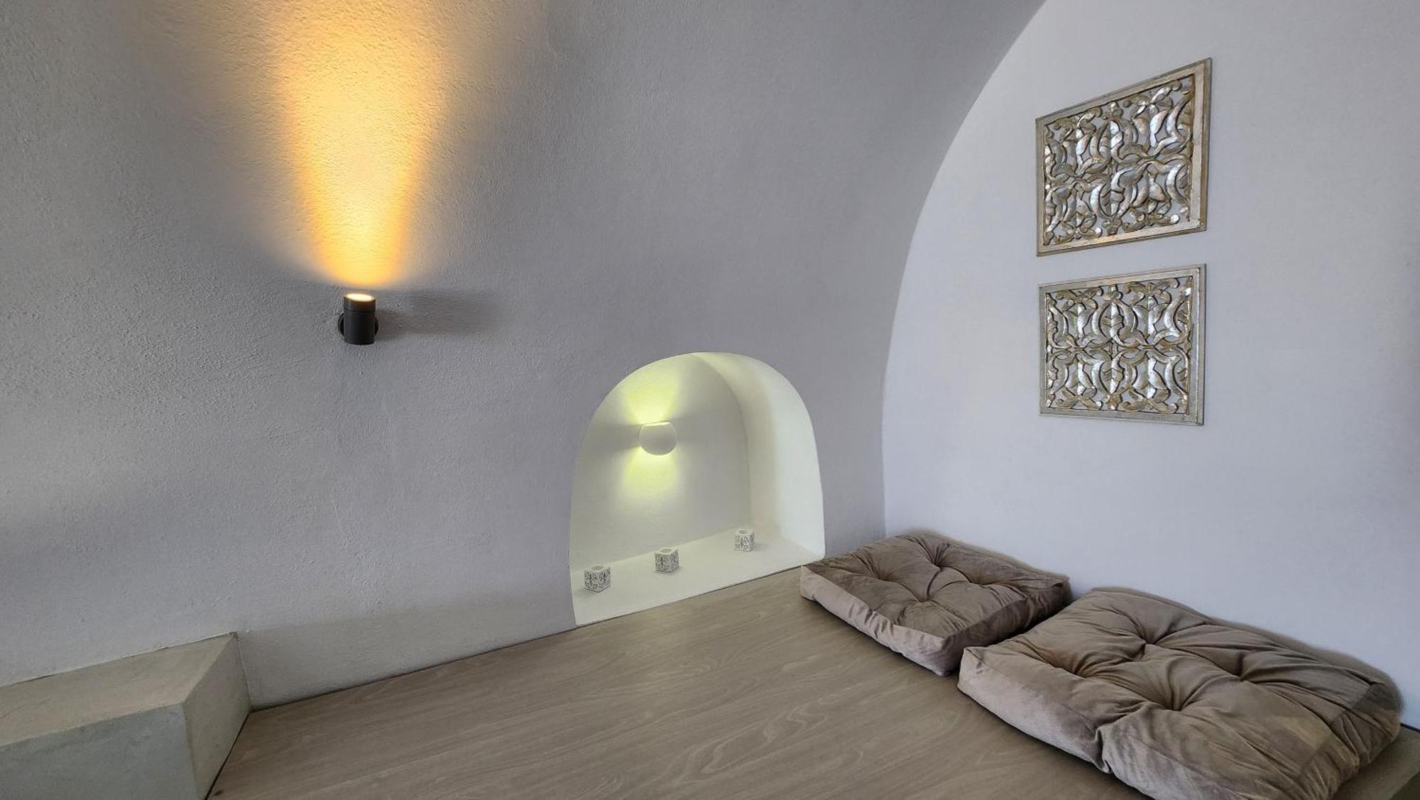 Euphoria Suites & Deluxe Studios Тира Экстерьер фото