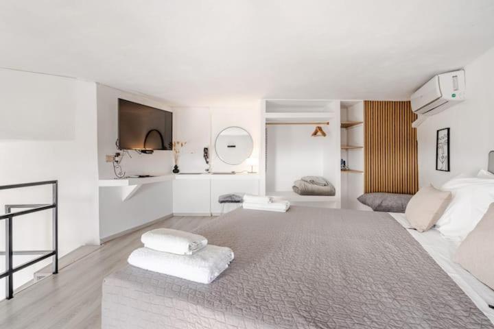 Euphoria Suites & Deluxe Studios Тира Экстерьер фото